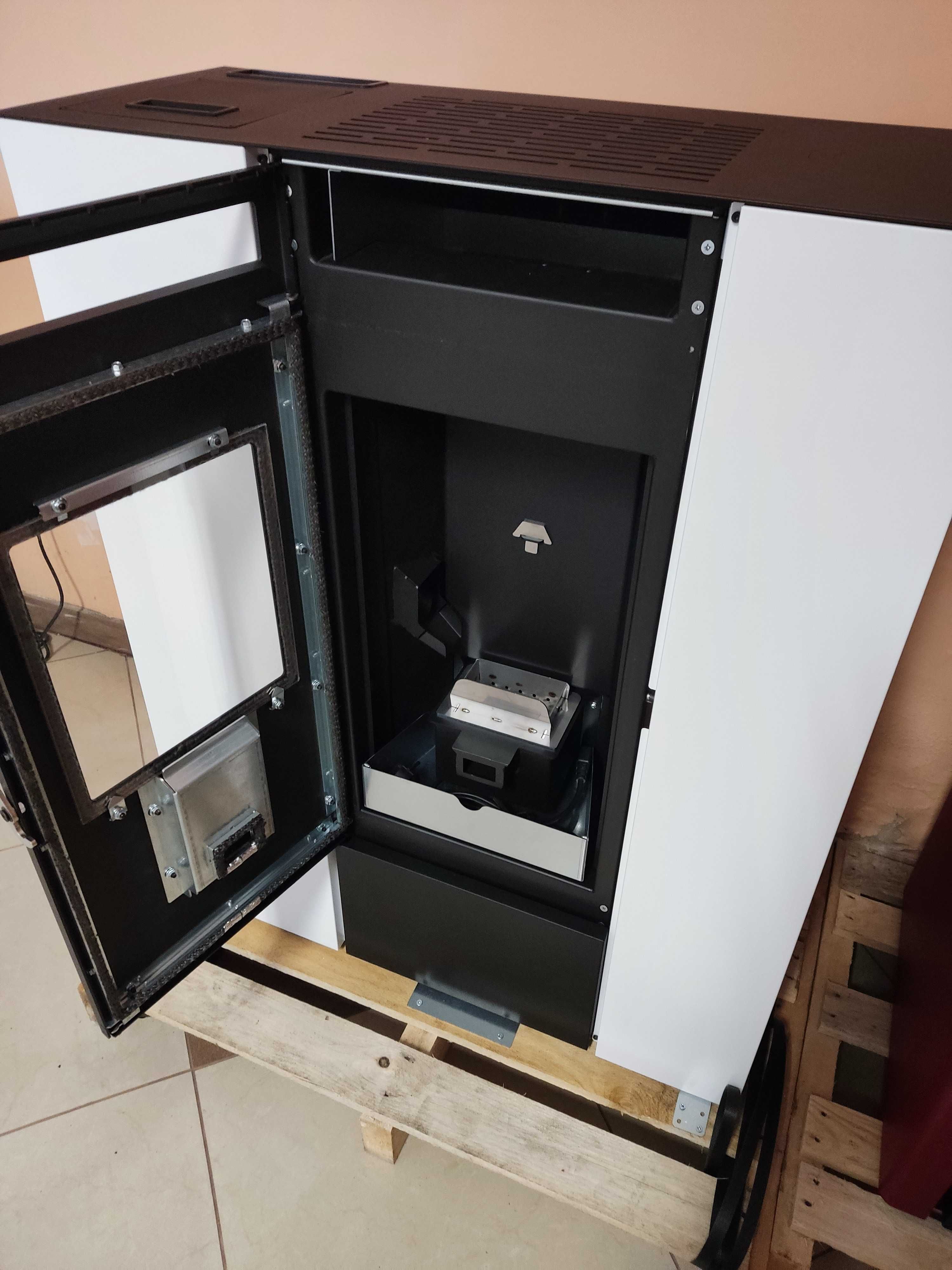 Piecyk kominek na pellet PIA 11 kW DGP na pelet z rozprowadzeniem