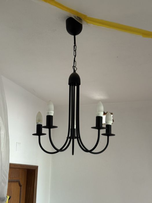 3 Três lustre em ótimo estado de conservação