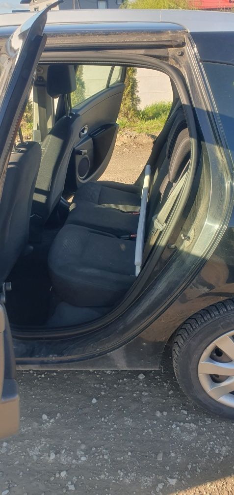 Renault clio 3 1.2 16v grandtour 2012