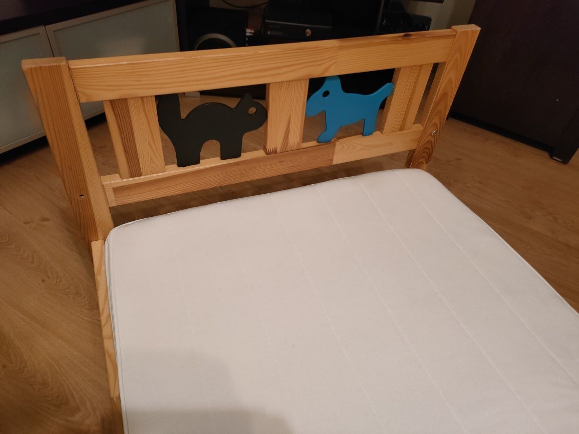 Łóżko dziecięce Ikea lite drewno z materacem