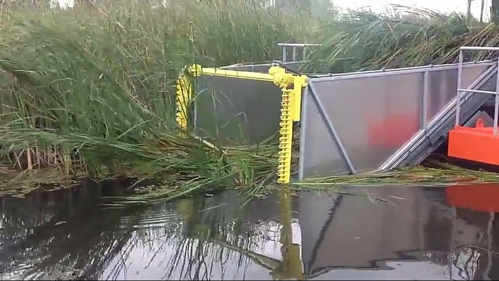 Водний комбайн для очищення водойм UDT-110M