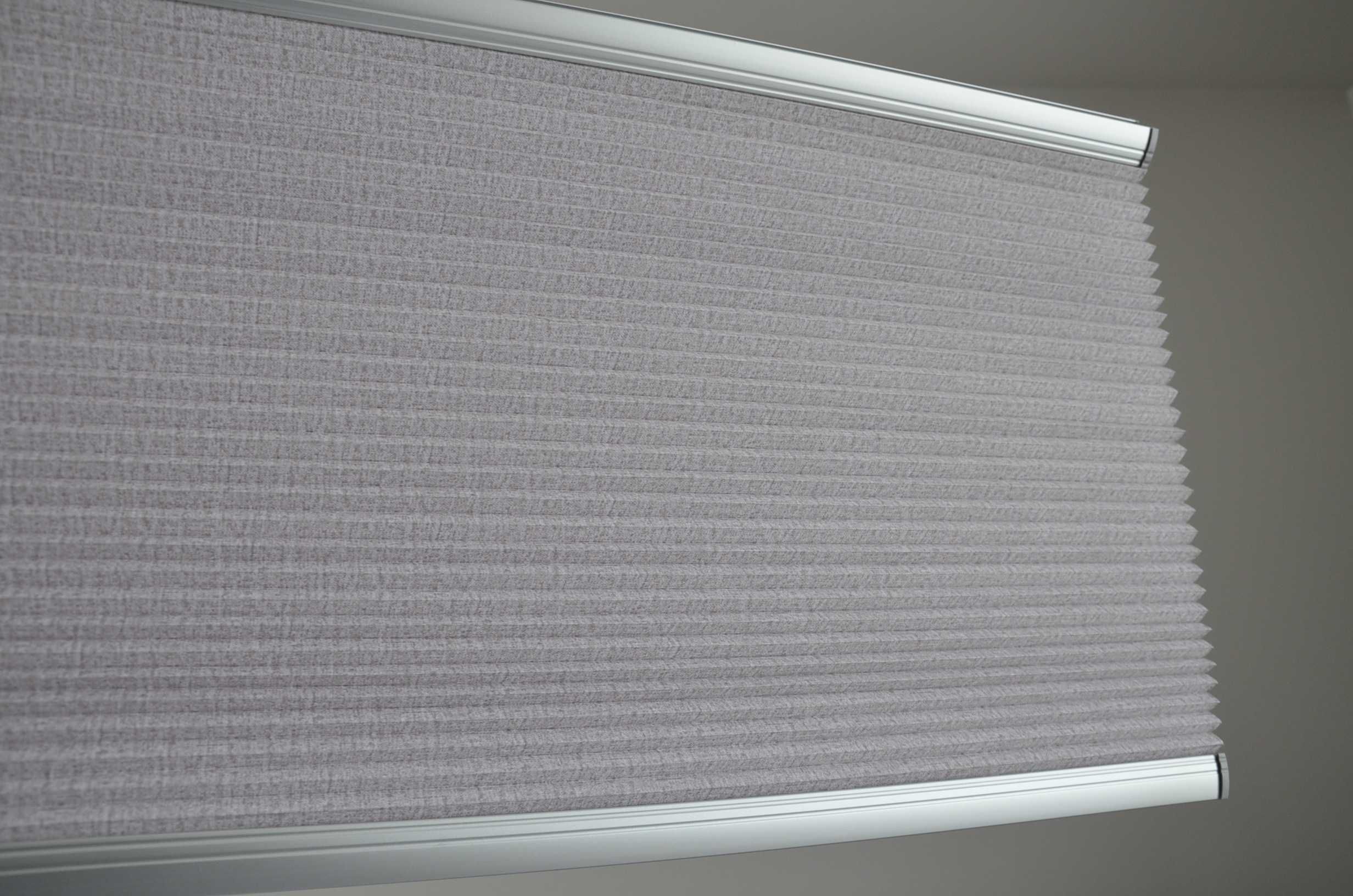 nowa żaluzja plisowana plisa góra dół na okno 106,5x35 srebrny profil