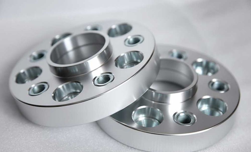 Проставки для расширения сквозные и адаптеры под болты и шпильки