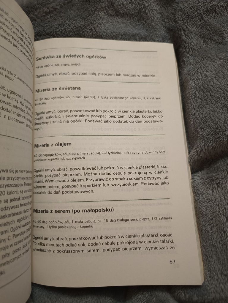 Przyrządzam surówki i sałatki
