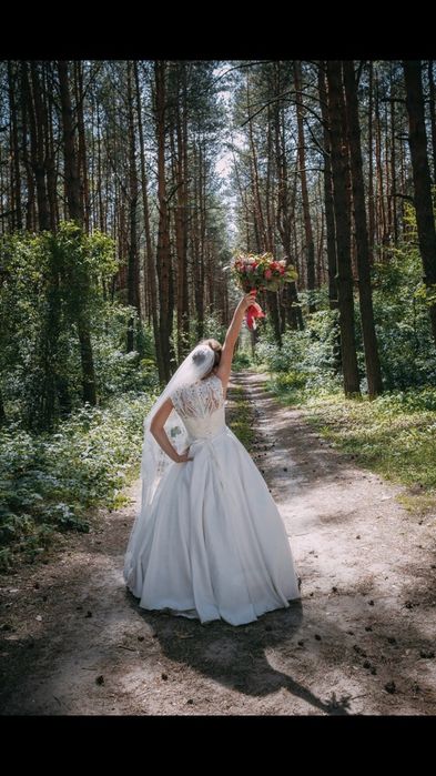 Весільна сукня з мереживом