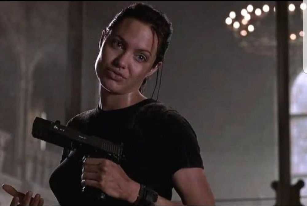 Lara Croft TOMB RAIDER 1e2 (Angelina Jolie) A derradeira Super-Heroína