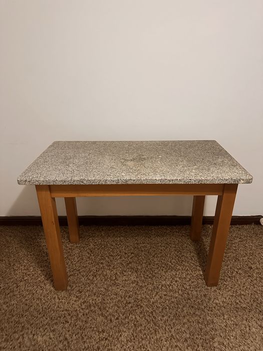 Mesa de cozinha com tampo em mármore