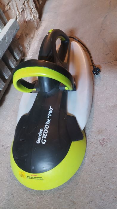 Elektryczne Nożyce do formowania żywopłotu ,   z pojemnikiem