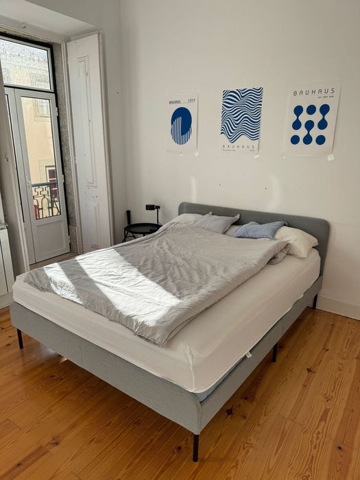 Cama SLATTUM IKEA e colchão (160 x 200)