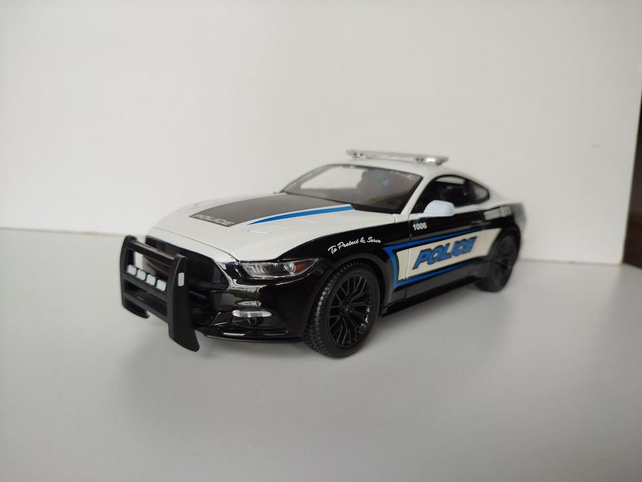 Model Mustang Police skala 1:18