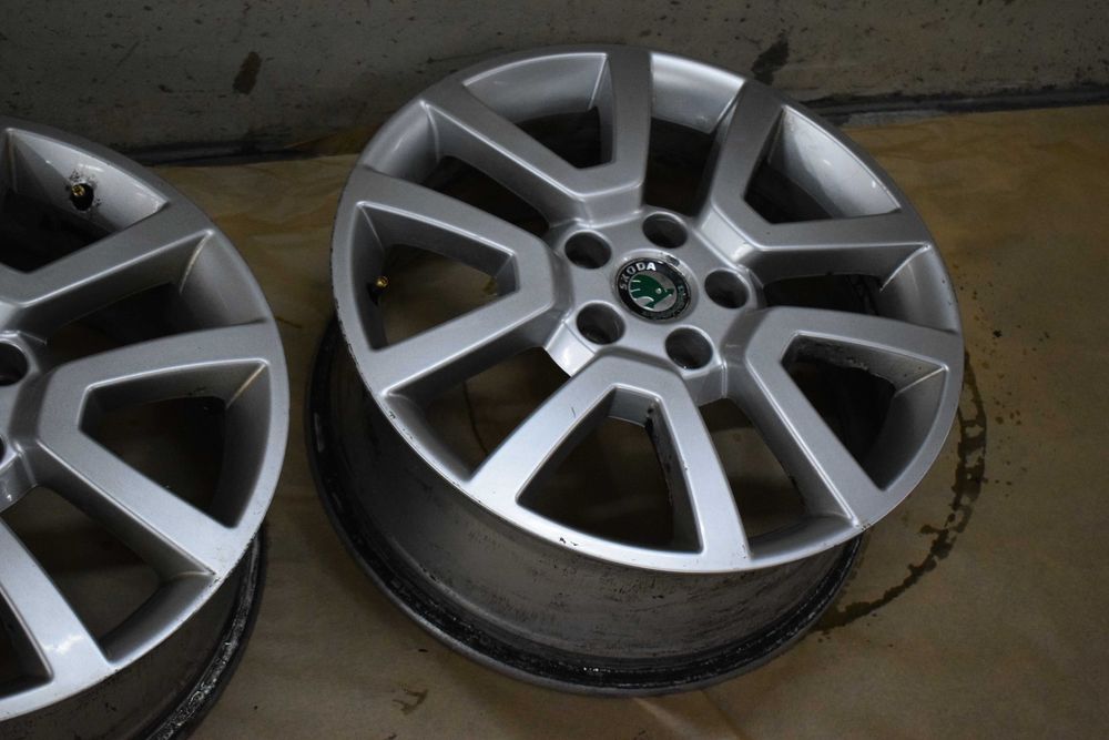 felga aluminiowa SKODA YETI 5L 5X112 17 R17 ET 45 7" . 5L0.601025A