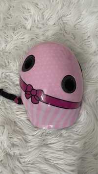 Różowy kask rowerowy z kokardką dla dziewczynki marki BTWIN