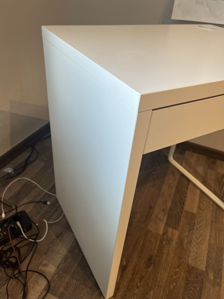 Białe Biurko ikea  z szuflada