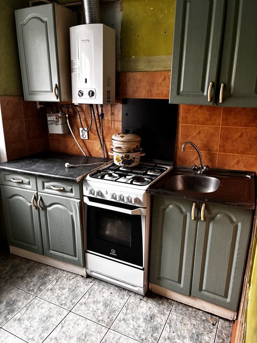 Кухня, раковина, варильна поверхн