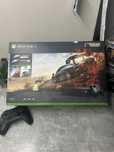 Xbox one x wraz z padem