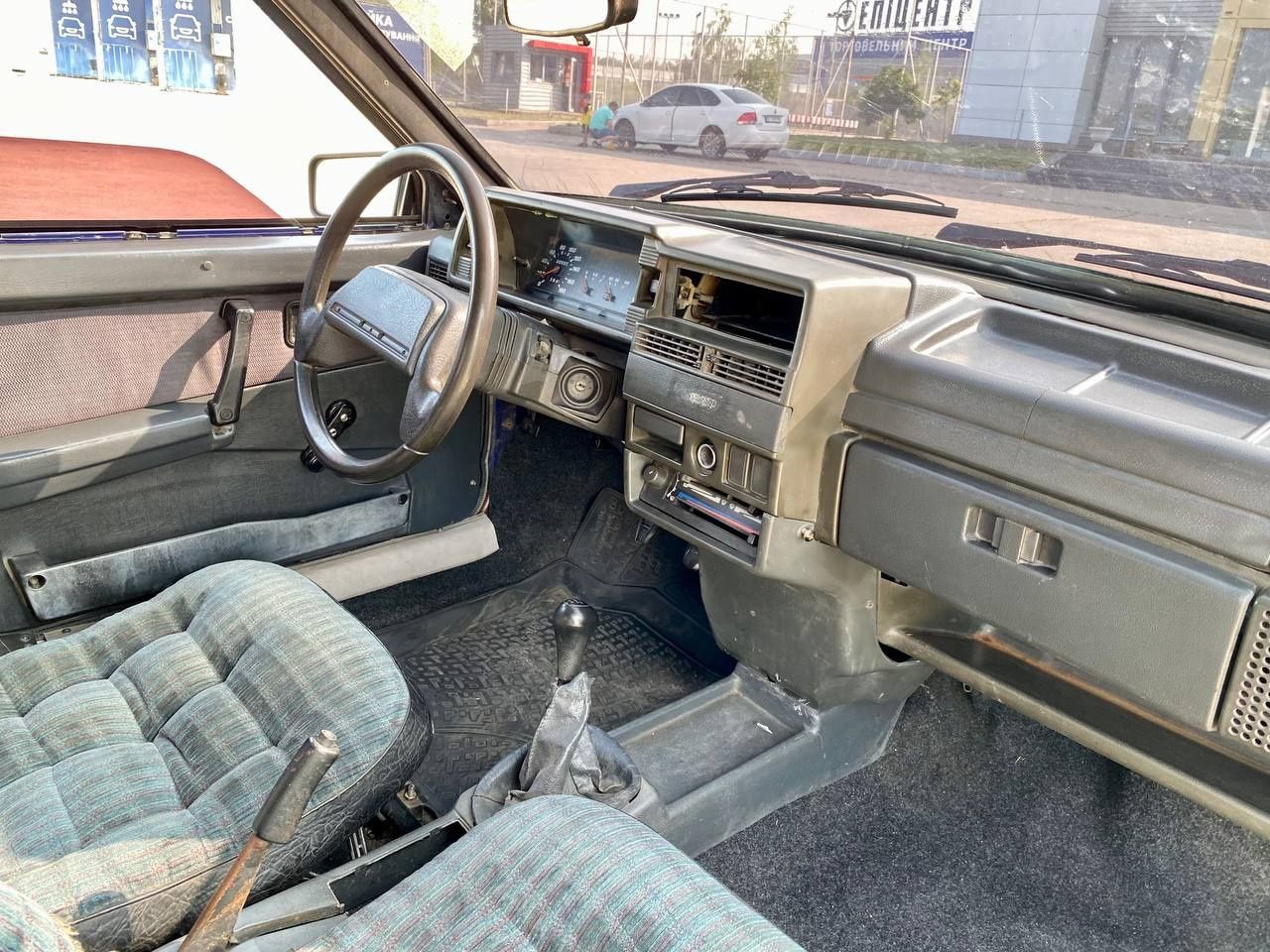 ВАЗ 21099 на полном ходу 2001 двигатель 1,5