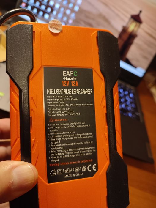 Зарядний пристрій 12В 12А для акумуляторів