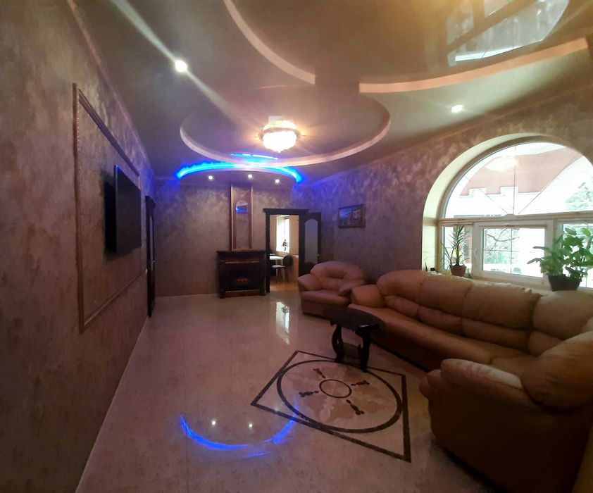 Дом посуточно 280 кв. Сауна, бассейн, бильярд, генератор.