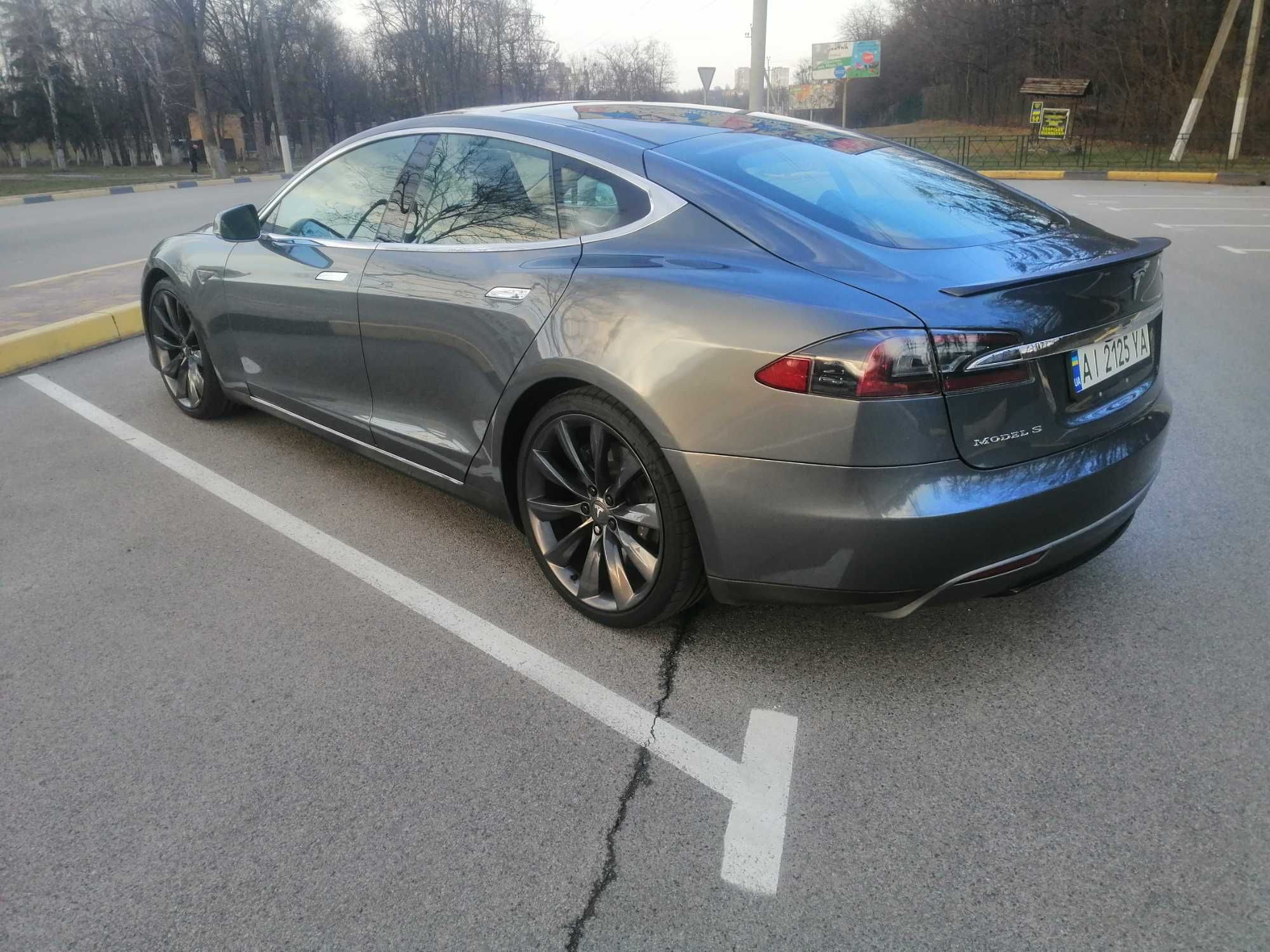 Tesla Model S p85