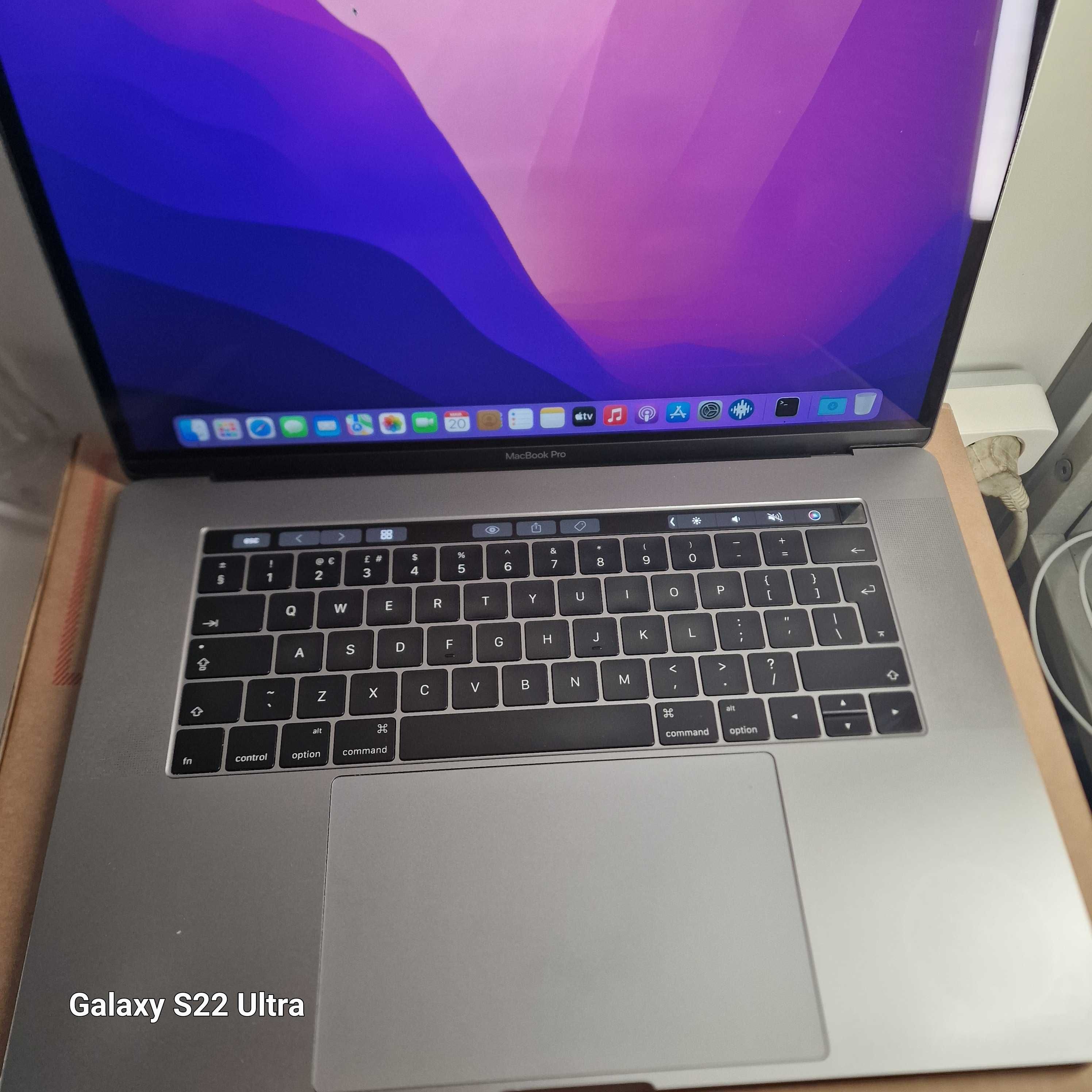 MacBook Pro Touch Bar 2016 15 polegadas ( com vários programas )