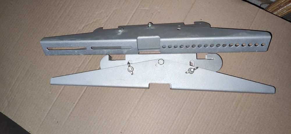 Надійні кріплення великого телевізора на стіну з регулюванням