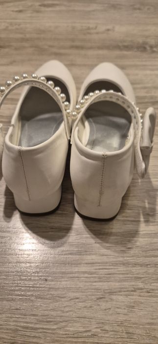 Buty białe komunijne z perełkami rozmiar 38