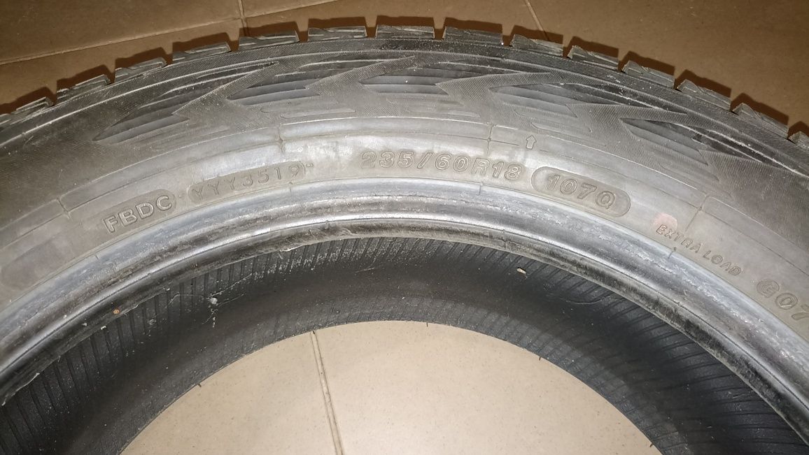 Yokohama  235/60 R18 зимняя.