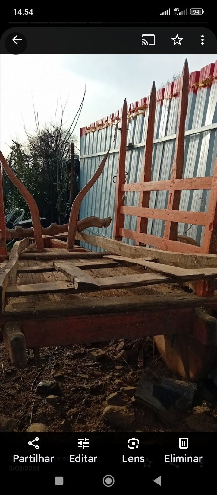 Carro de bois em madeira