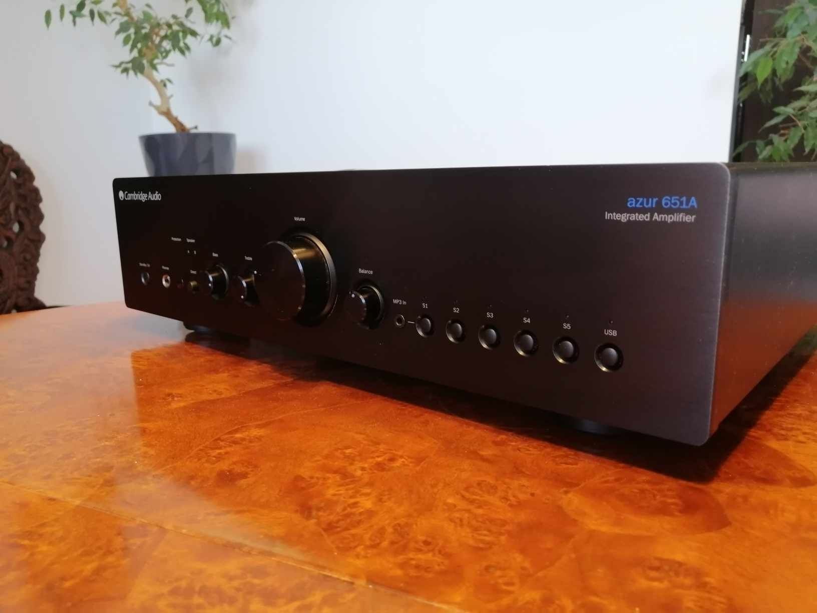 Cambridge audio azur 651a