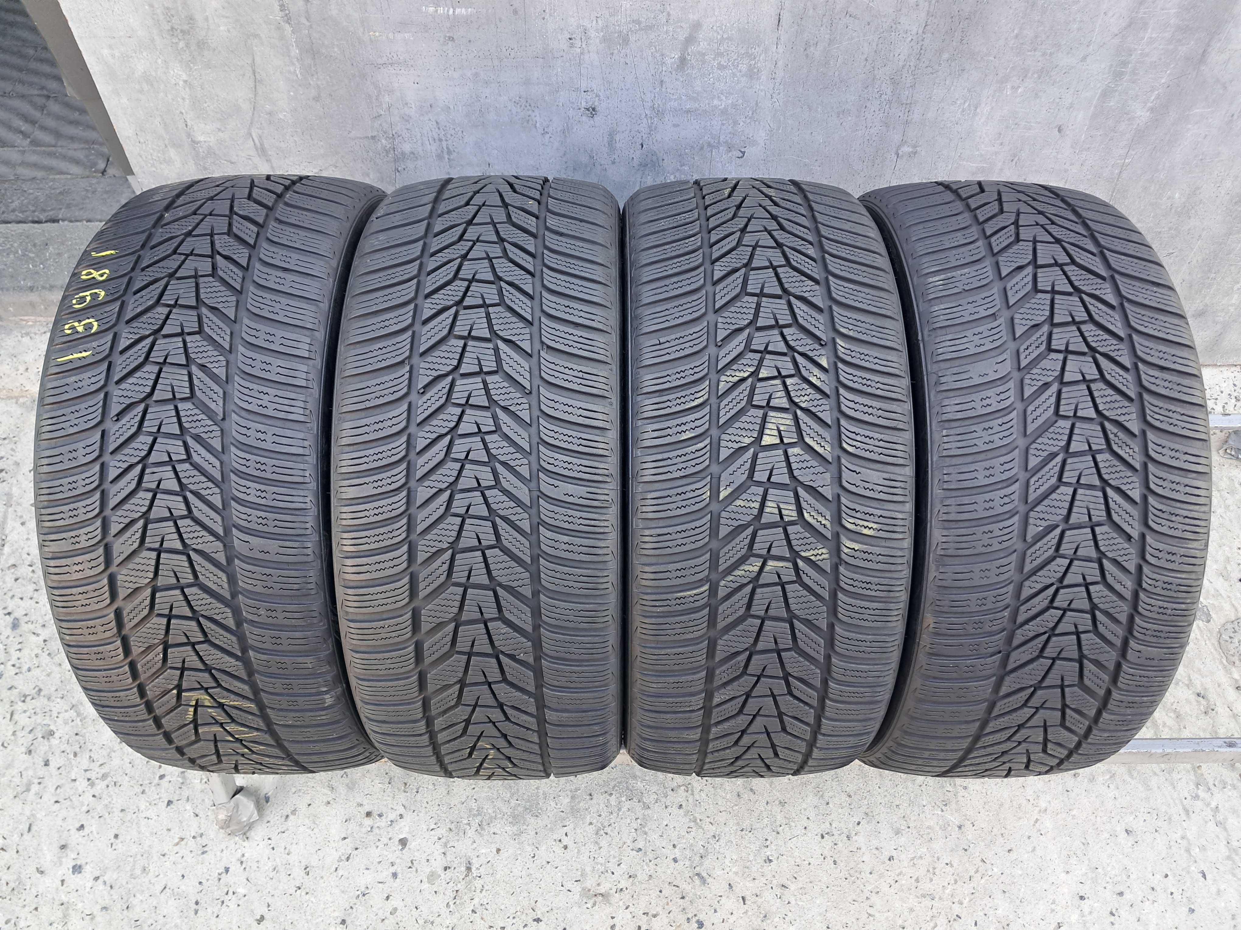 Резина зима 95% протектор Hankook 235/35 R20  Winter I'Cept Evo 3