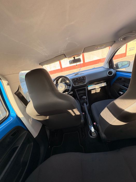 VW Up! de 2016 com 100.000km e um único dono