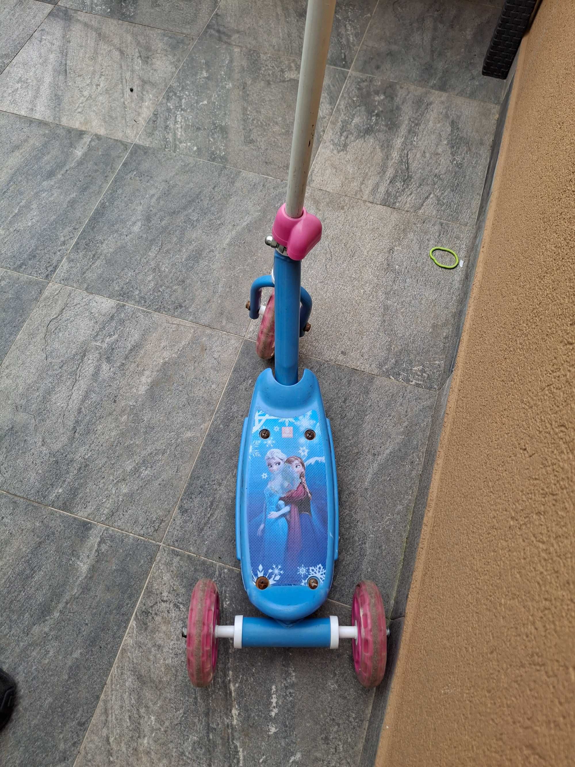 Trotinete menina
