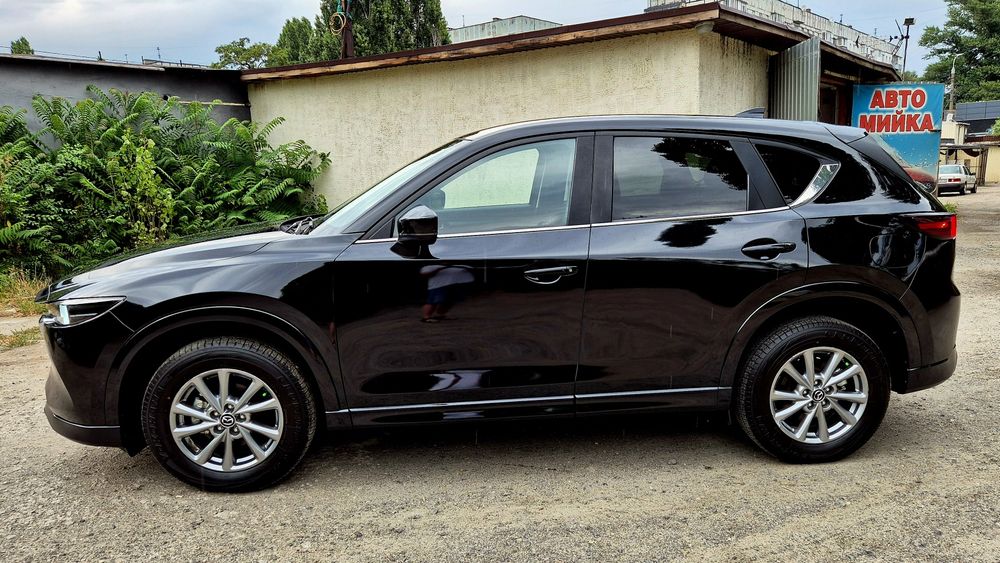 Mazda CX-5.select. black.