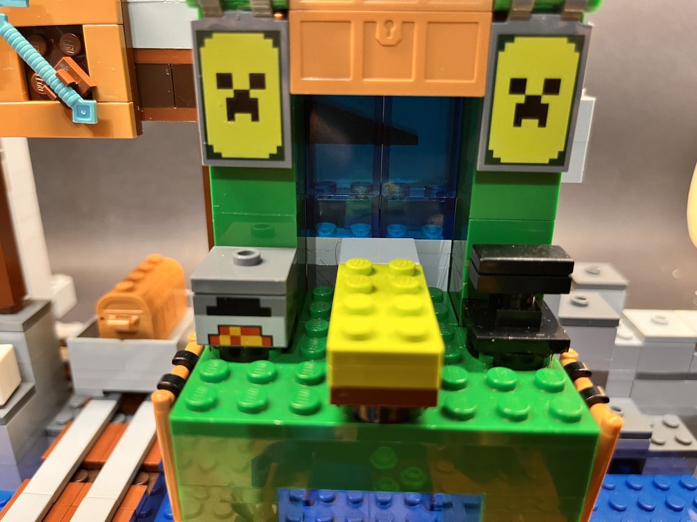 Lego Minecraft Kopalnia Creeperów 21155