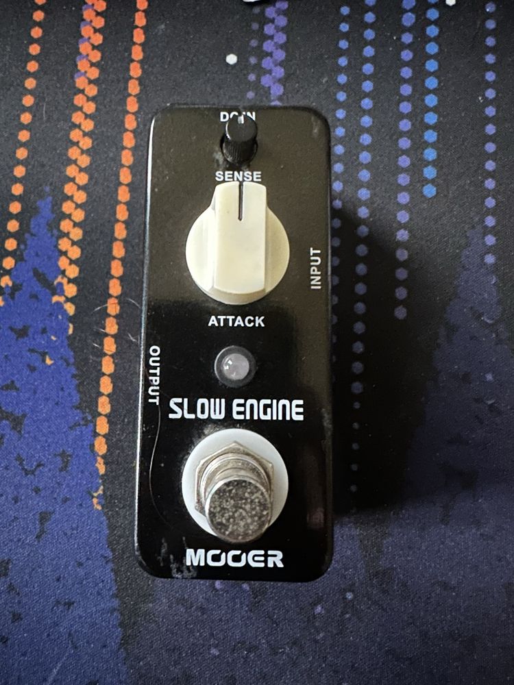 Pedais de guitarra (EH, Mooer, TC)
