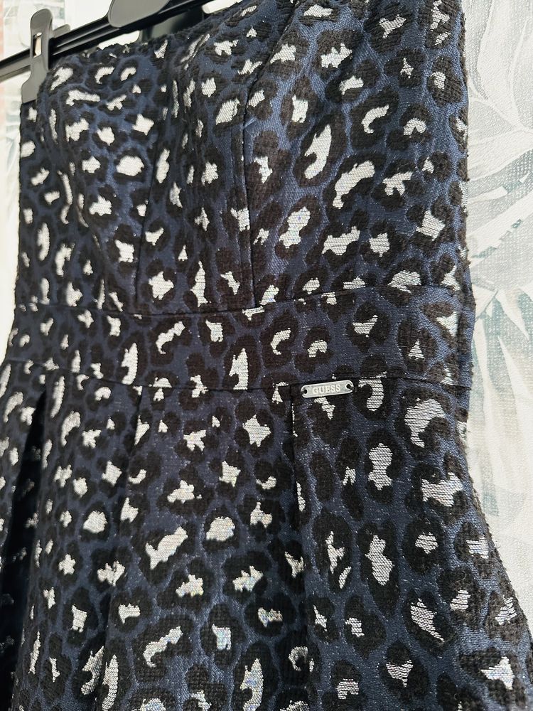 Granatowa Sukienka Guess w panterkę bez ramiączek rozmiar XS