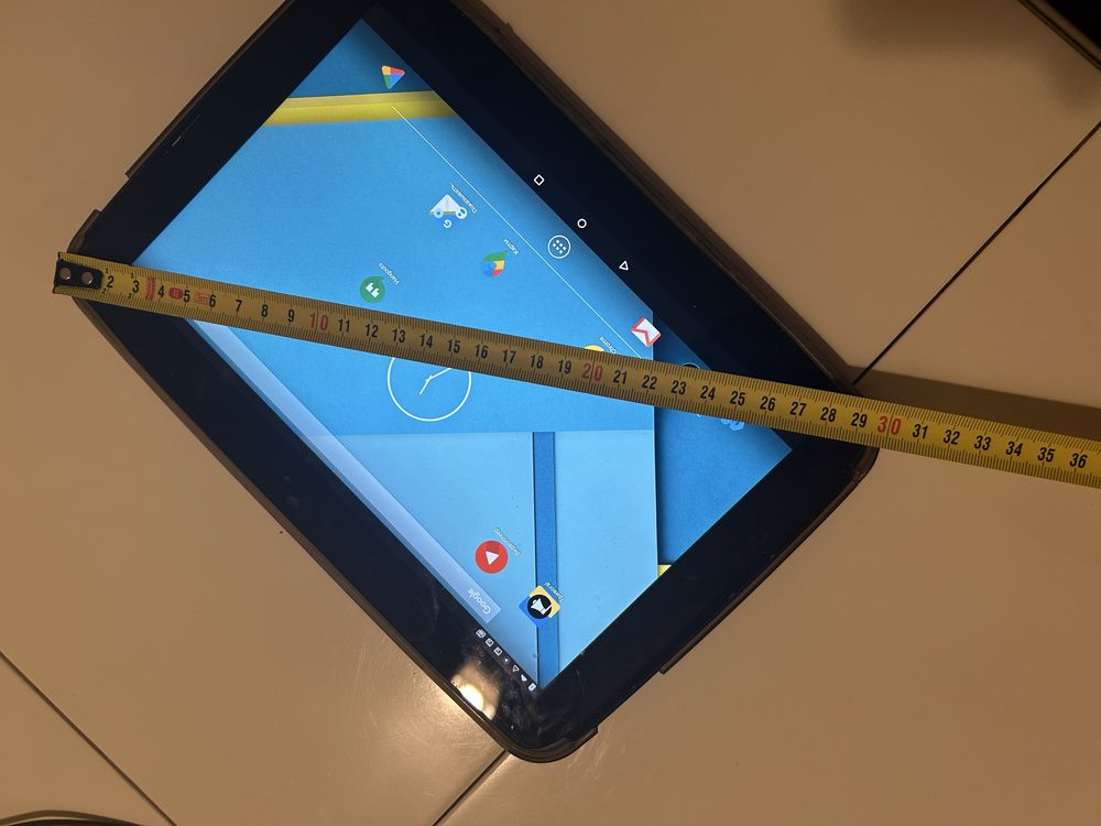 Планшет Nexus 10. В отличном состоянии. Смотрите фото. С чехлом