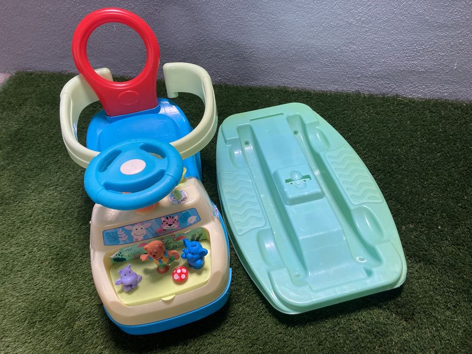 Carrinho e baloiço de criança