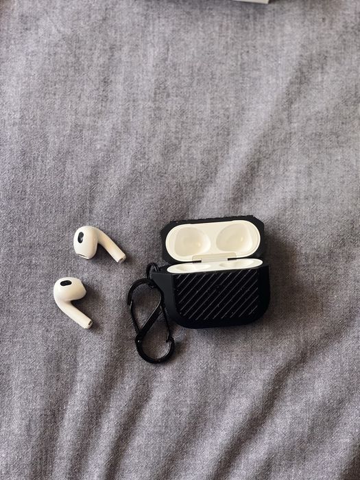 AirPods MagSafe Charging Case ( 3rd generation)