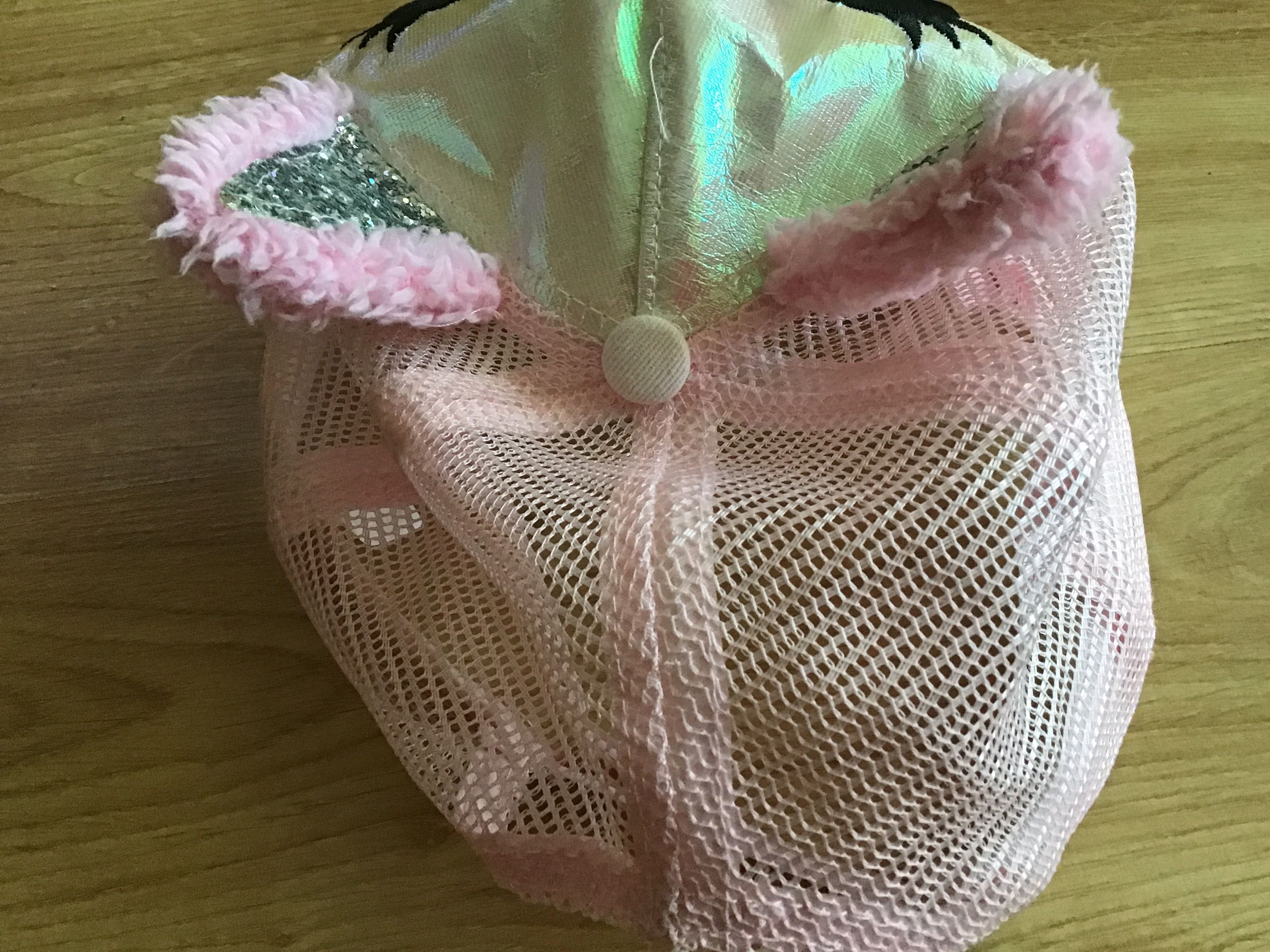 Czapka z daszkiem dla dziewczynki regulowany obwód głowy