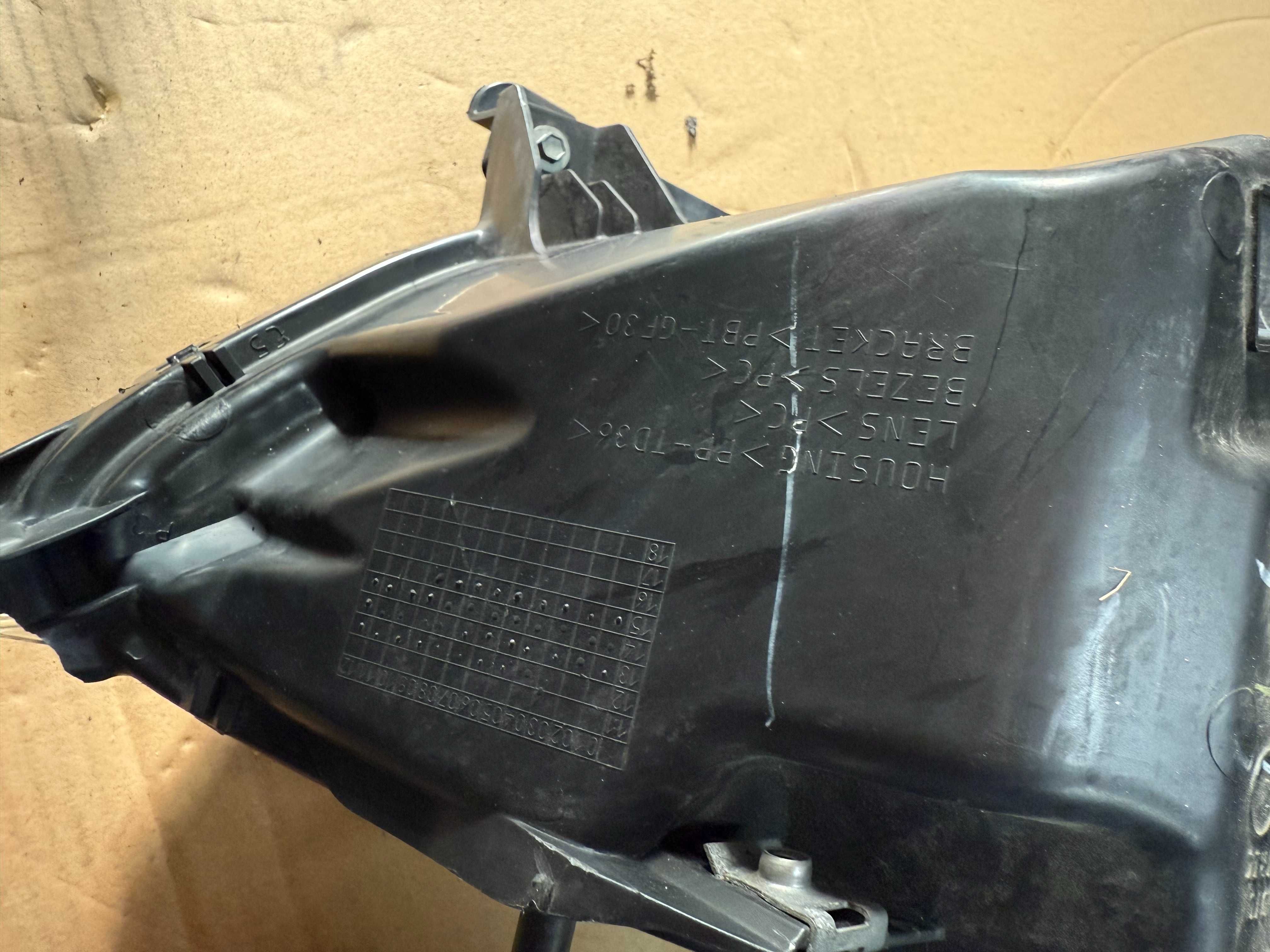 Ford Fusion 2016 USA lampa przednia lewa oryginał