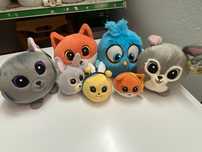 Peluches grandes e pequenos