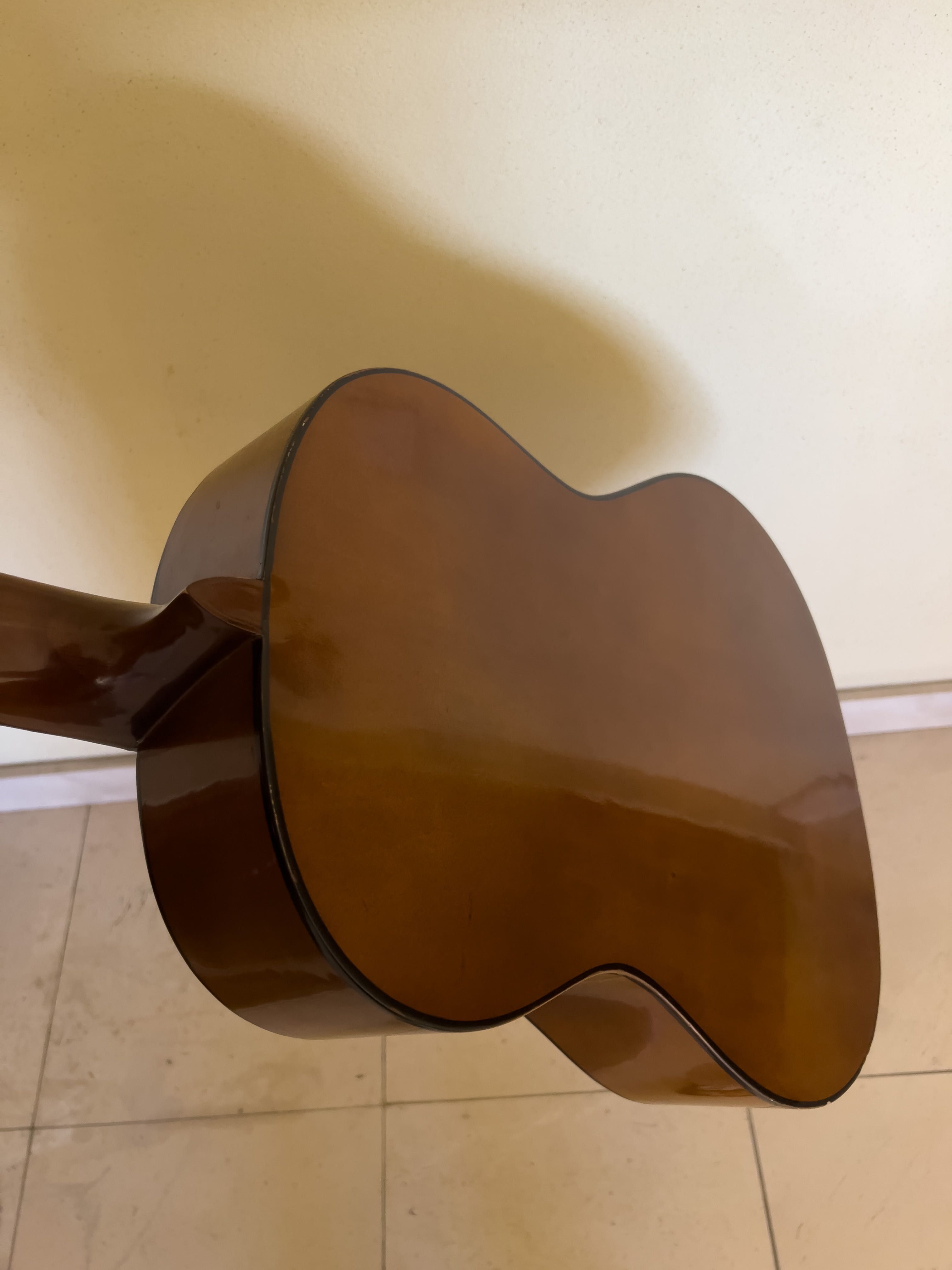 Guitarra clássica antiga