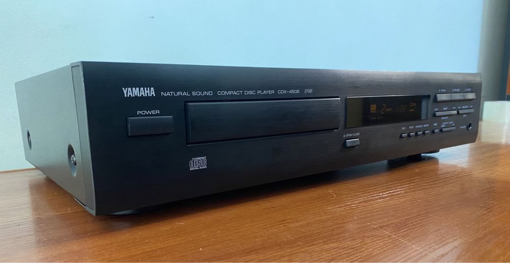 CD програвач Yamaha CDX-450E