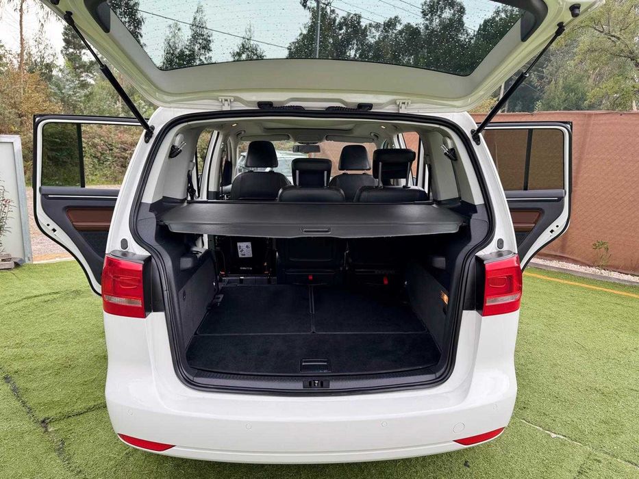 VW TOURAN 2.0 TDI – 7 LUGARES – INTERIOR EM PELE – TETO PANORÂMICO