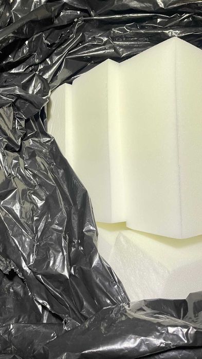 Almofadas ou almofadões para sofas e placas de espuma