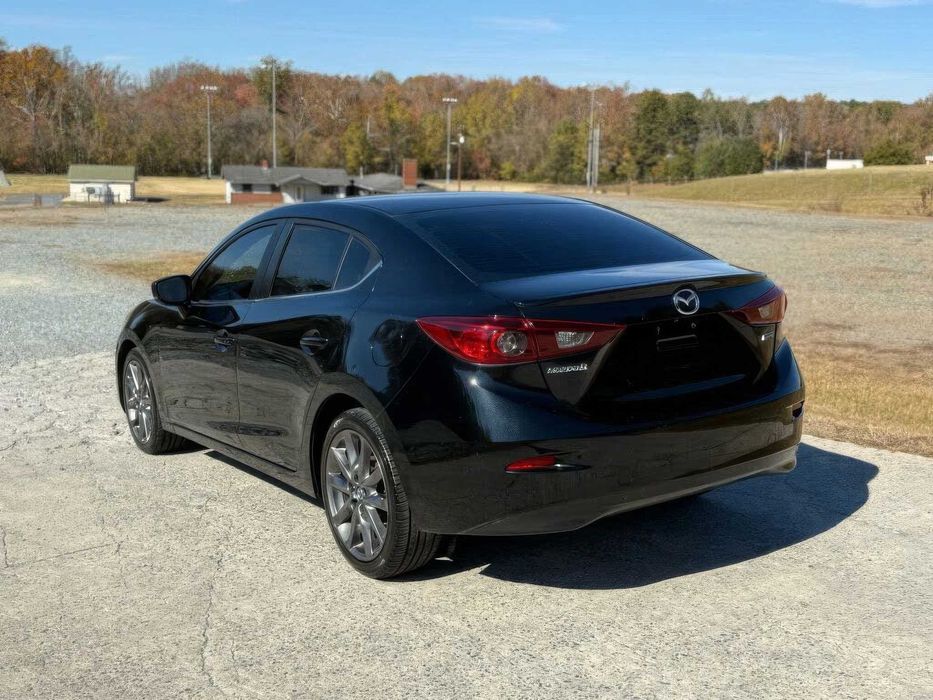 Mazda 3 Touring      2018