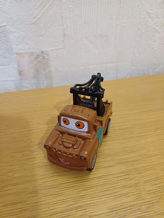 Машинка з мультфільму «Тачки» – Метр Сирник