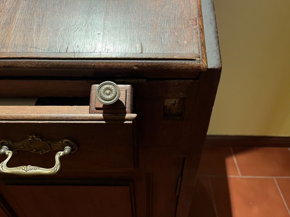Escrivaninha em madeira maciça