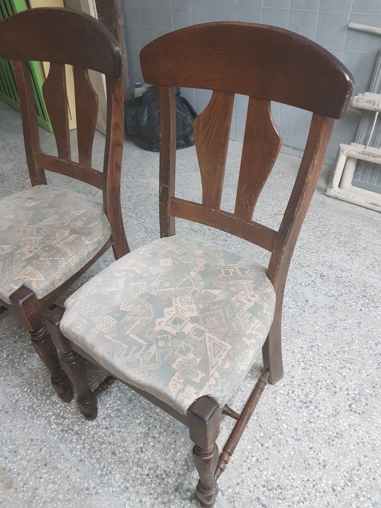 Solidne krzesła, lite drewno wygodne